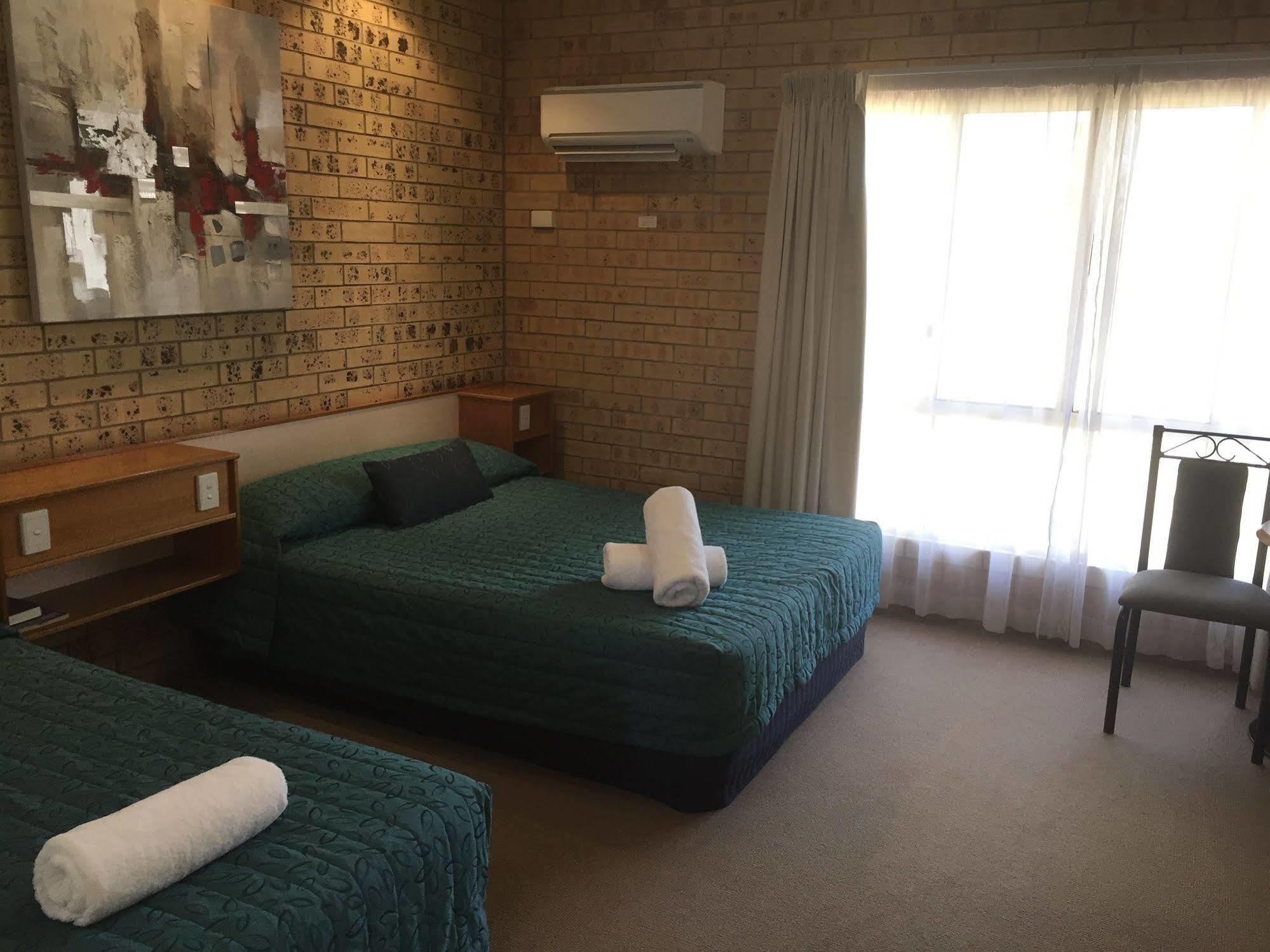 Mulga Country Motor Inn Charleville Bagian luar foto