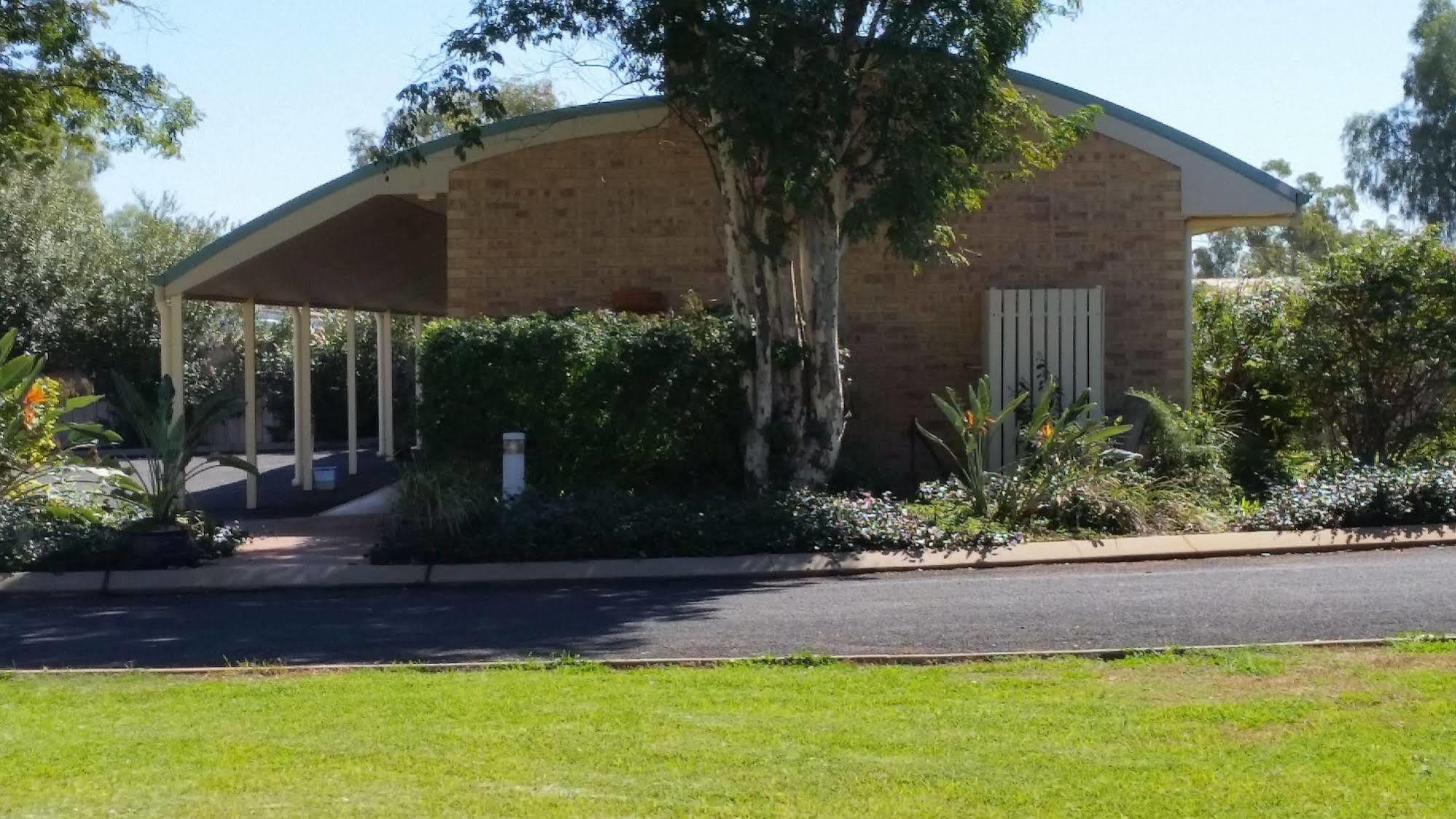 Mulga Country Motor Inn Charleville Bagian luar foto