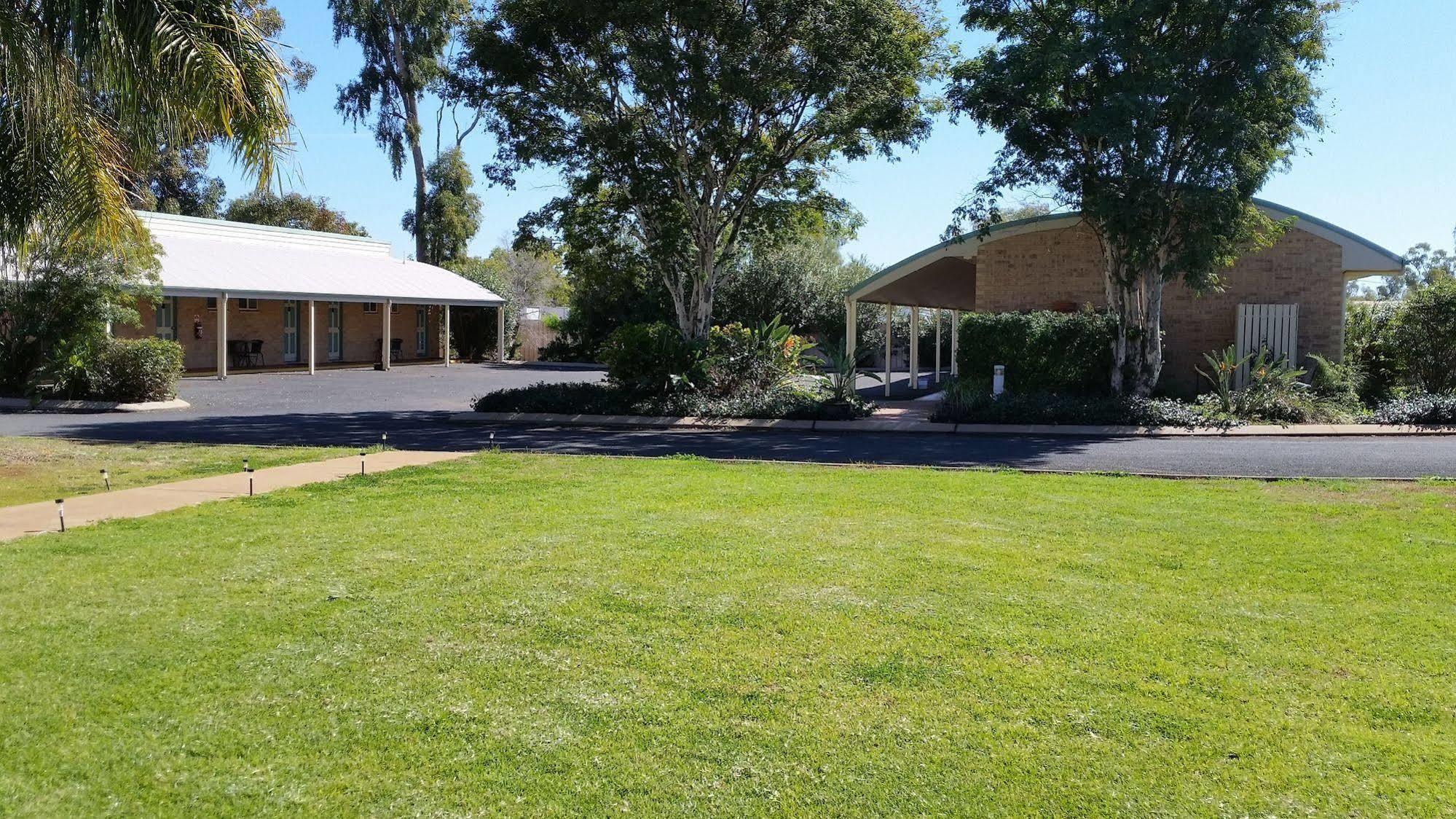 Mulga Country Motor Inn Charleville Bagian luar foto